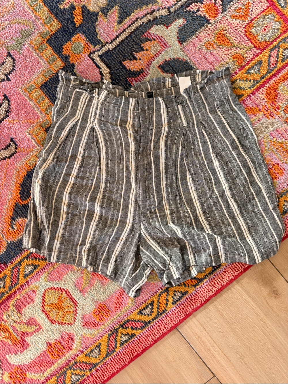 Banana Republic Striped High-Waist Linen Blend Women's Shorts — Gray/White